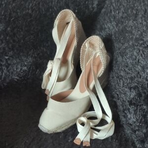 Chic Cream Espadrille Wedges